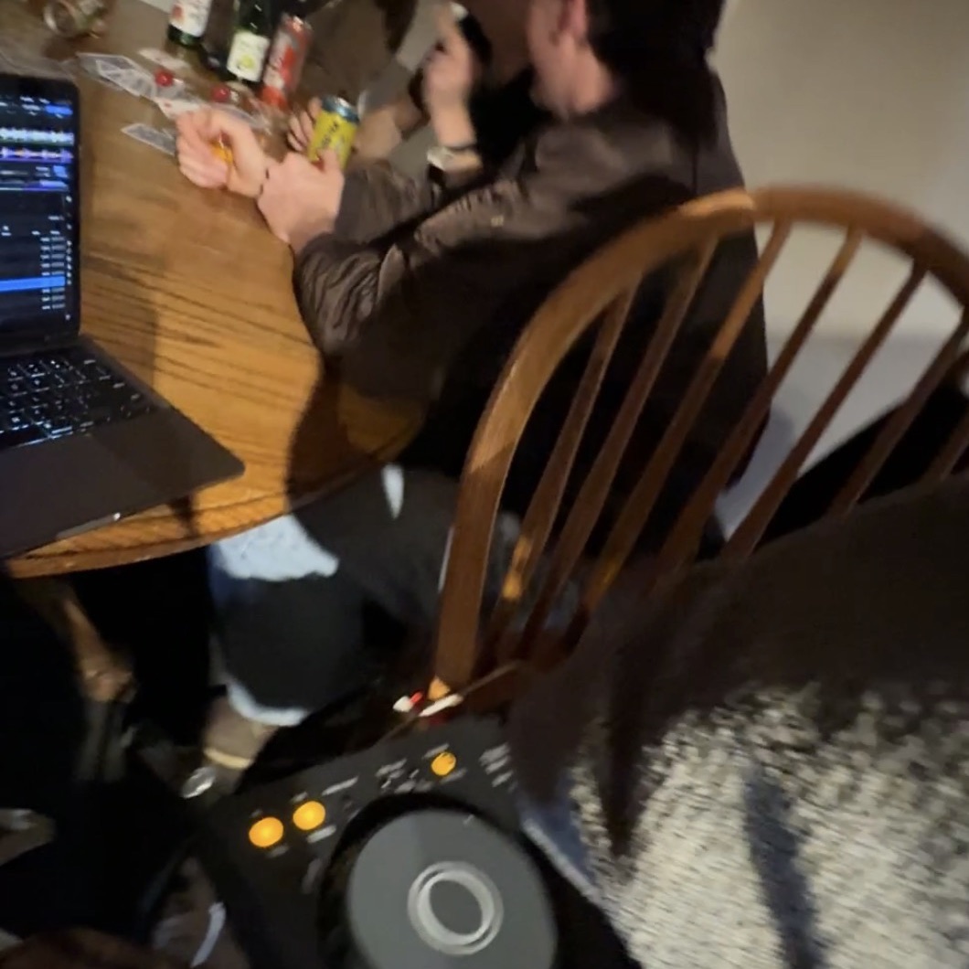 DJ
